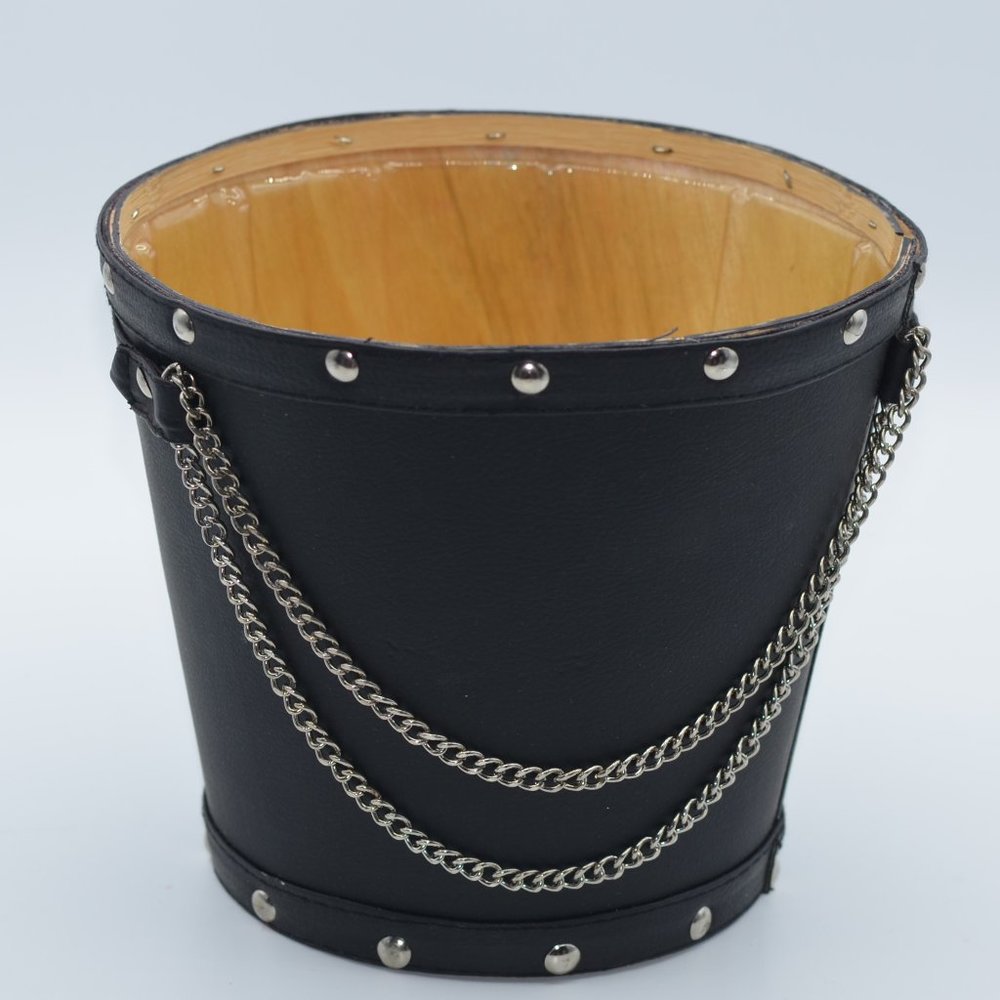 Burton & Burton Black Chain Plant Cover